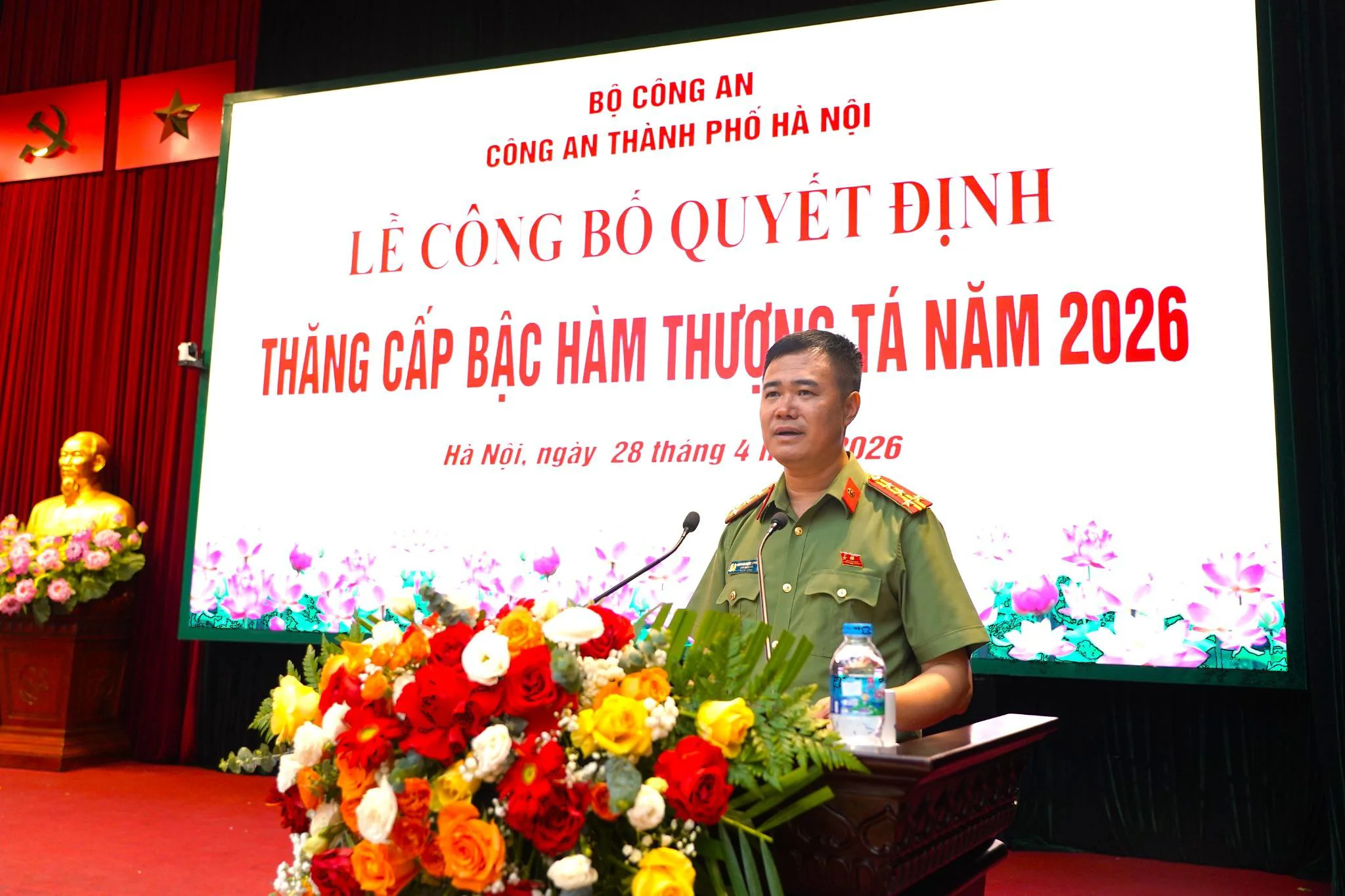 Hà Nội: 146 cán bộ Công an cơ sở được thăng hàm Thượng tá