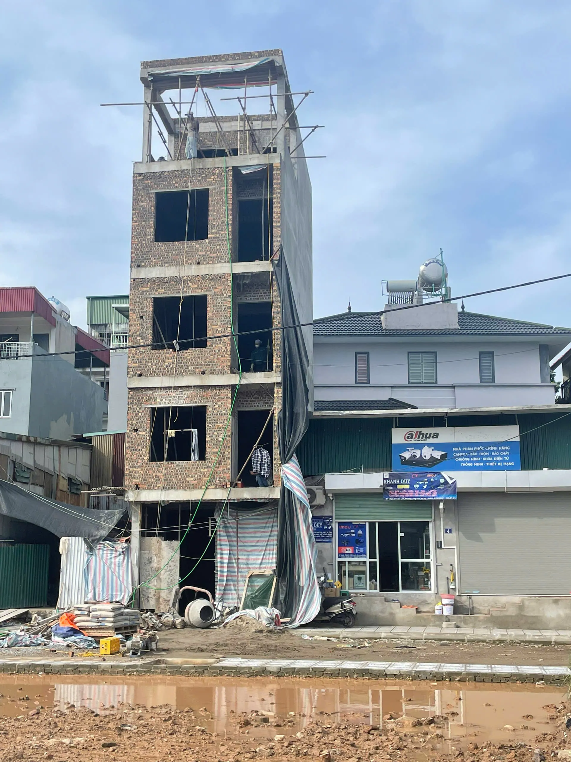 Phường Long Biên hướng tới đô thị văn minh: Cần làm rõ phản ánh về trật tự xây dựng tại một số công trình