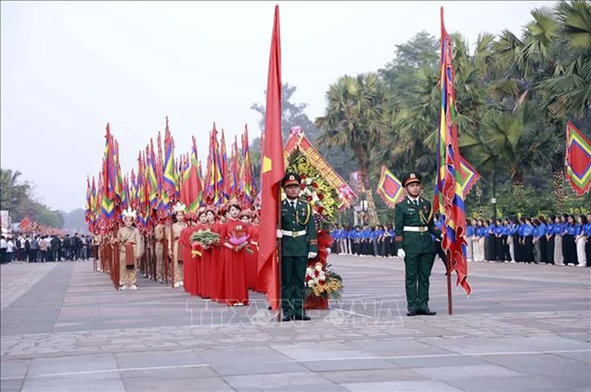 Tổng Bí thư, Chủ tịch nước Tô Lâm dâng hương tưởng niệm các vua Hùng