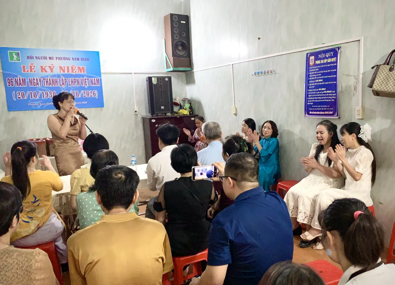 Ninh Bình: Hội Người mù phường Nam Định tổ chức lễ kỷ niệm ngày thành lập Hội Liên hiệp phụ nữ Việt Nam