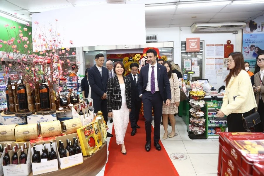  Bộ trưởng Bộ Thương mại Quốc tế Canada thăm siêu thị BRGMart Phạm Ngọc Thạch
