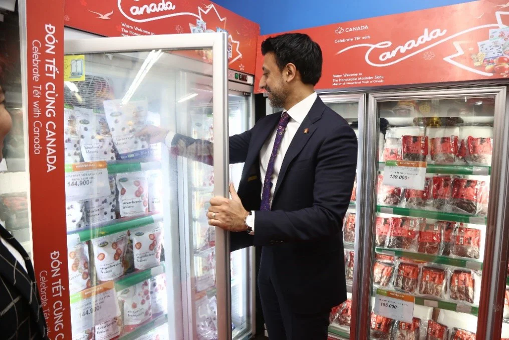 Bộ trưởng Bộ Thương mại Quốc tế Canada thăm siêu thị BRGMart Phạm Ngọc Thạch