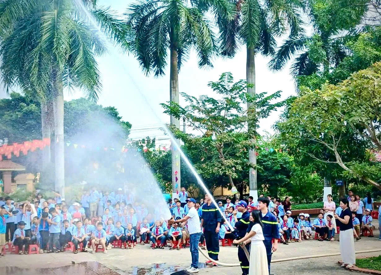 Trường Tiểu học A Nghĩa Hưng: Giáo dục kỹ năng an toàn giao thông, phòng cháy chữa cháy cho học sinh