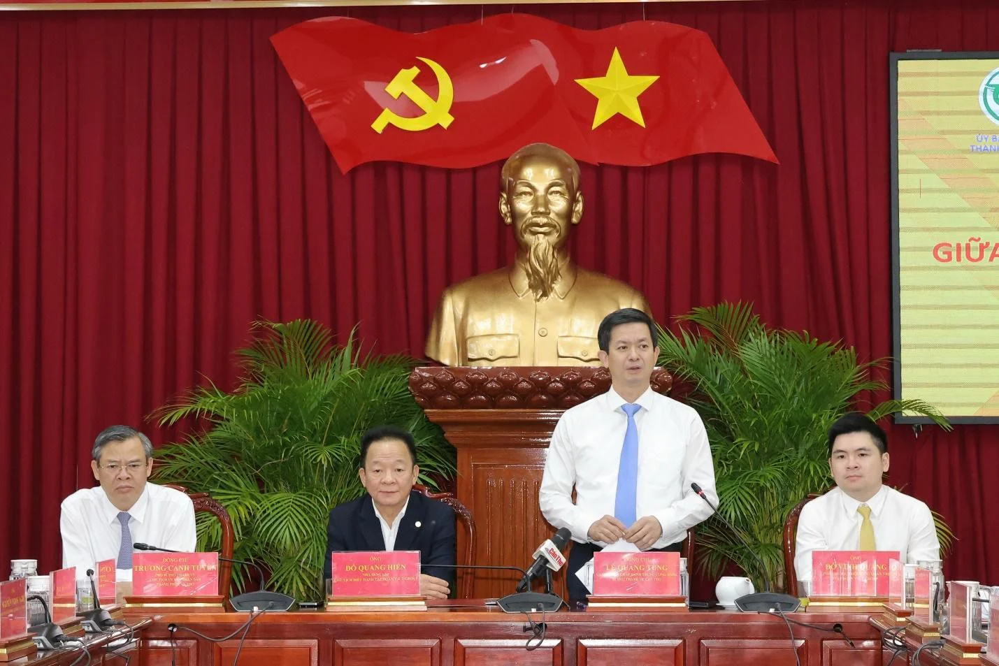 Tập đoàn T&T mong muốn đầu tư vào hàng loạt dự án đô thị, năng lượng lớn ở Cần Thơ