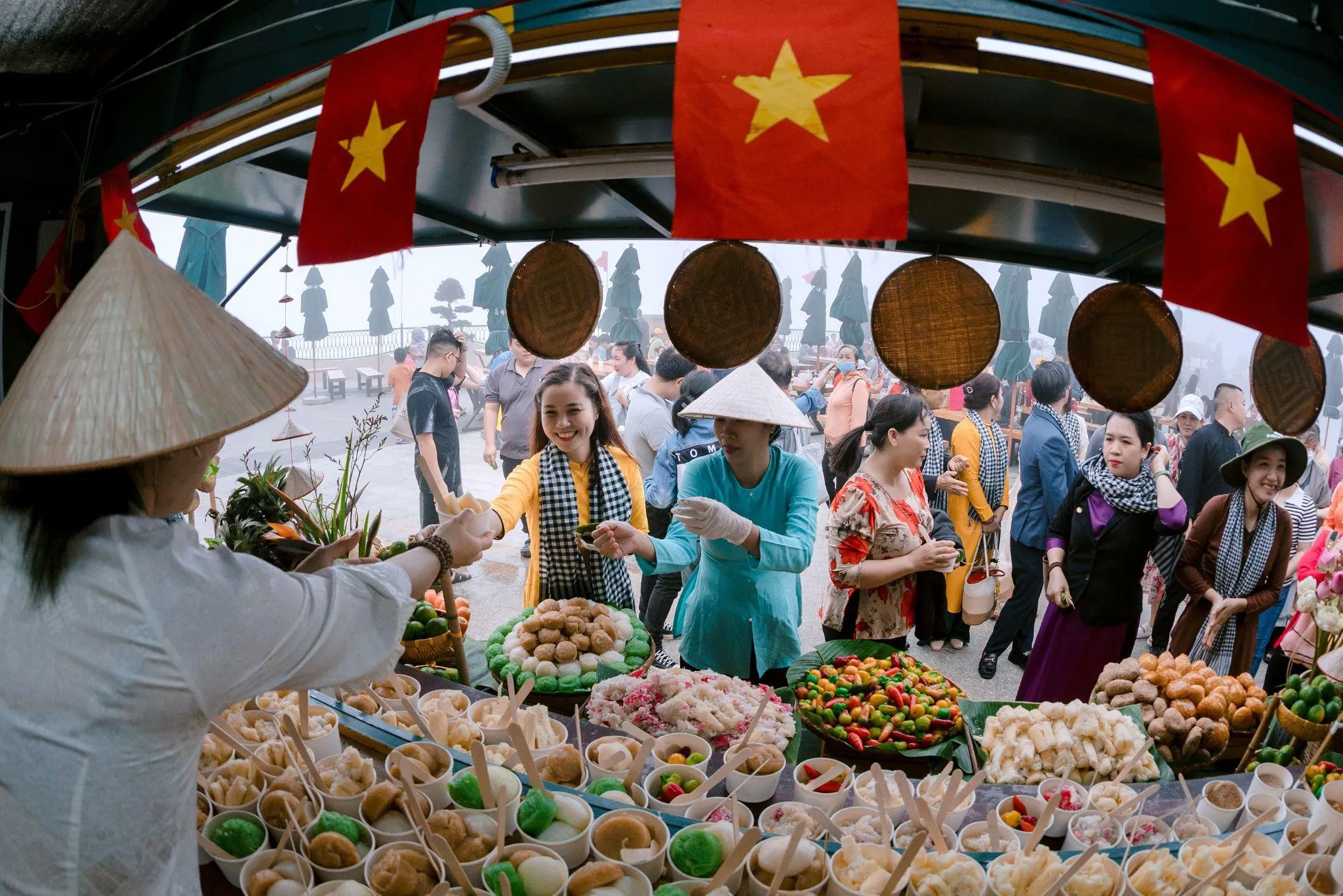 Núi Bà Đen cán mốc 4 triệu khách đi cáp treo trong 7 tháng đầu năm 2026