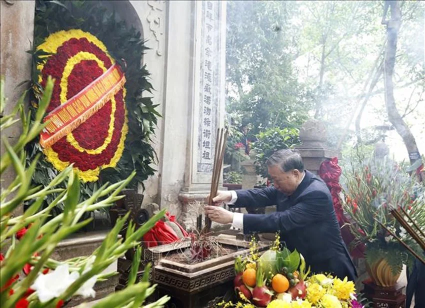 Tổng Bí thư, Chủ tịch nước Tô Lâm dâng hương tưởng niệm các vua Hùng