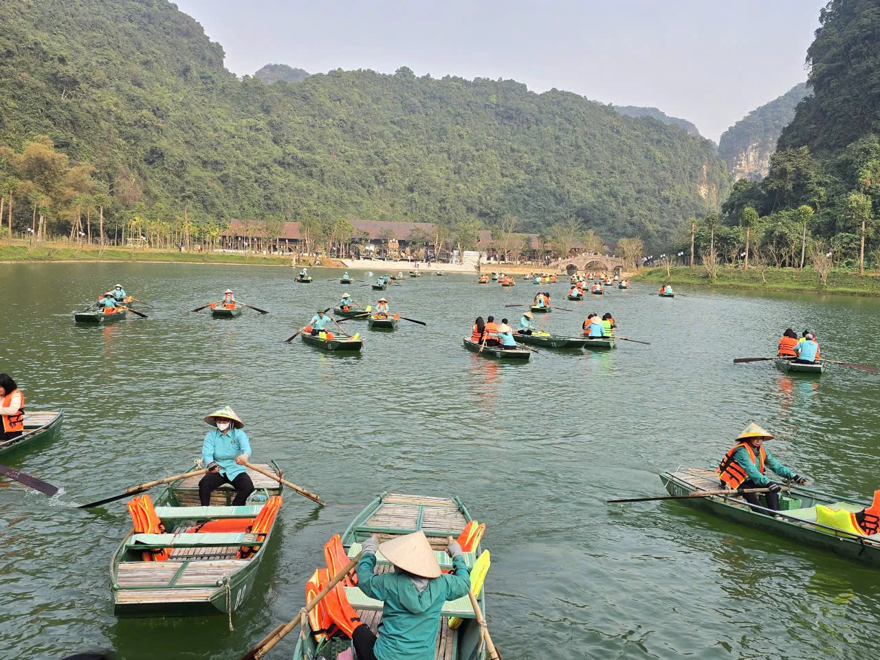 Thung Ui: “phim trường cổ trang” chân thực.