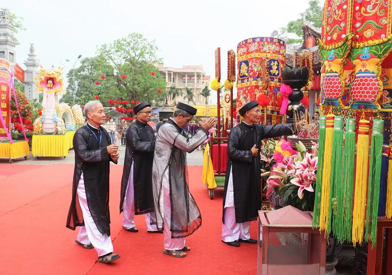 Xã Vụ Bản dâng hương khai mạc Lễ hội Phủ Dầy năm 2026