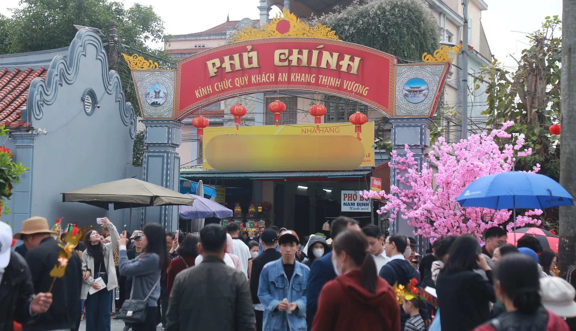 Chợ Viềng 2026: Phiên chợ họp duy nhất trong đêm nay, với niềm tin “mua may, bán rủi”