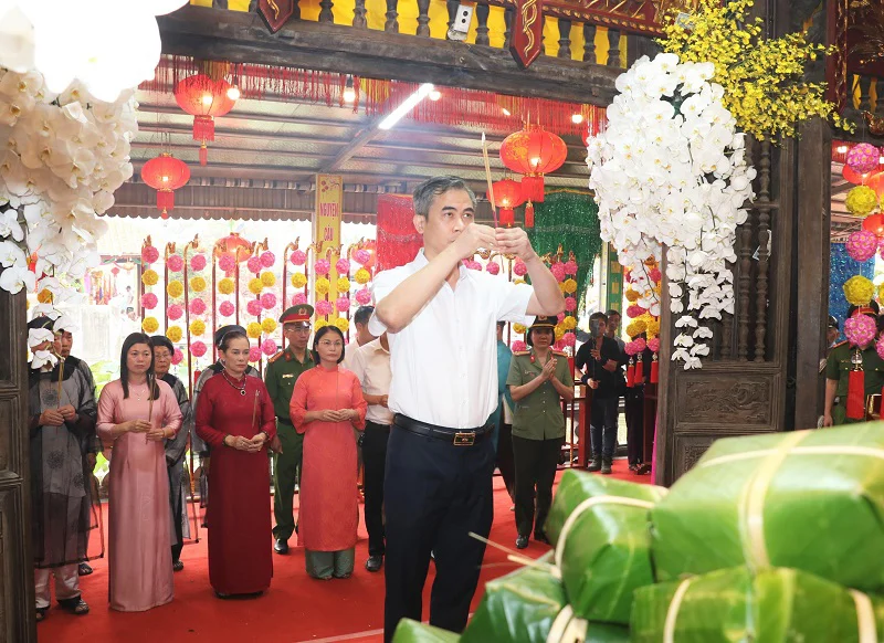 Xã Vụ Bản dâng hương khai mạc Lễ hội Phủ Dầy năm 2026