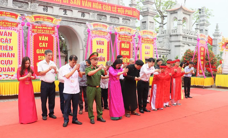 Xã Vụ Bản dâng hương khai mạc Lễ hội Phủ Dầy năm 2026