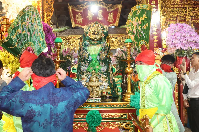 Đặc sắc nghi lễ rước Mẫu thỉnh kinh tại Lễ hội Phủ Dầy 