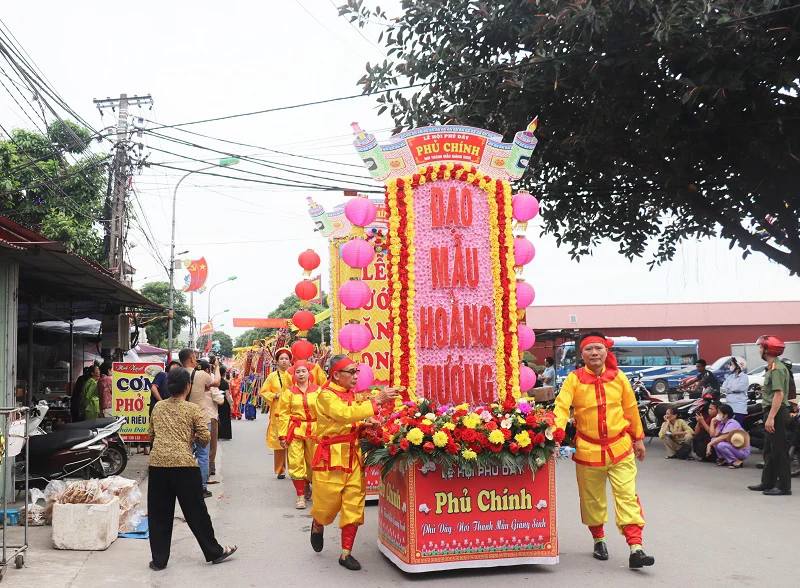 Đặc sắc nghi lễ rước Mẫu thỉnh kinh tại Lễ hội Phủ Dầy 