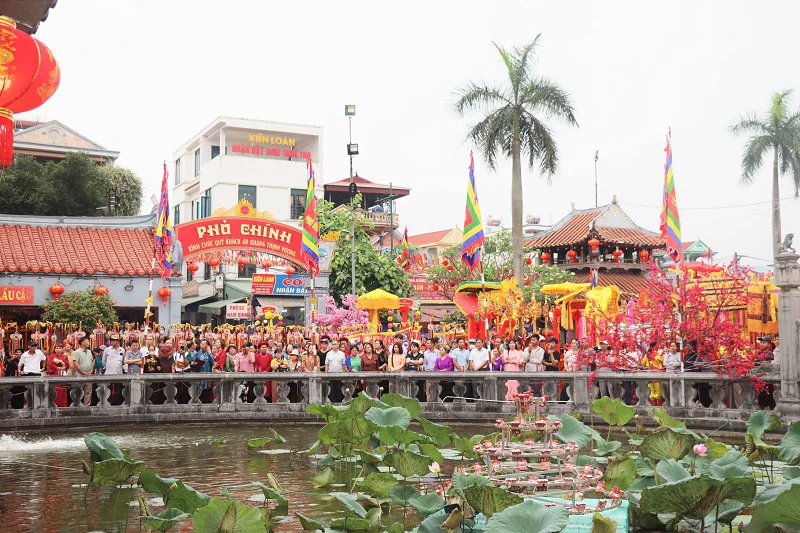 Đặc sắc nghi lễ rước Mẫu thỉnh kinh tại Lễ hội Phủ Dầy 