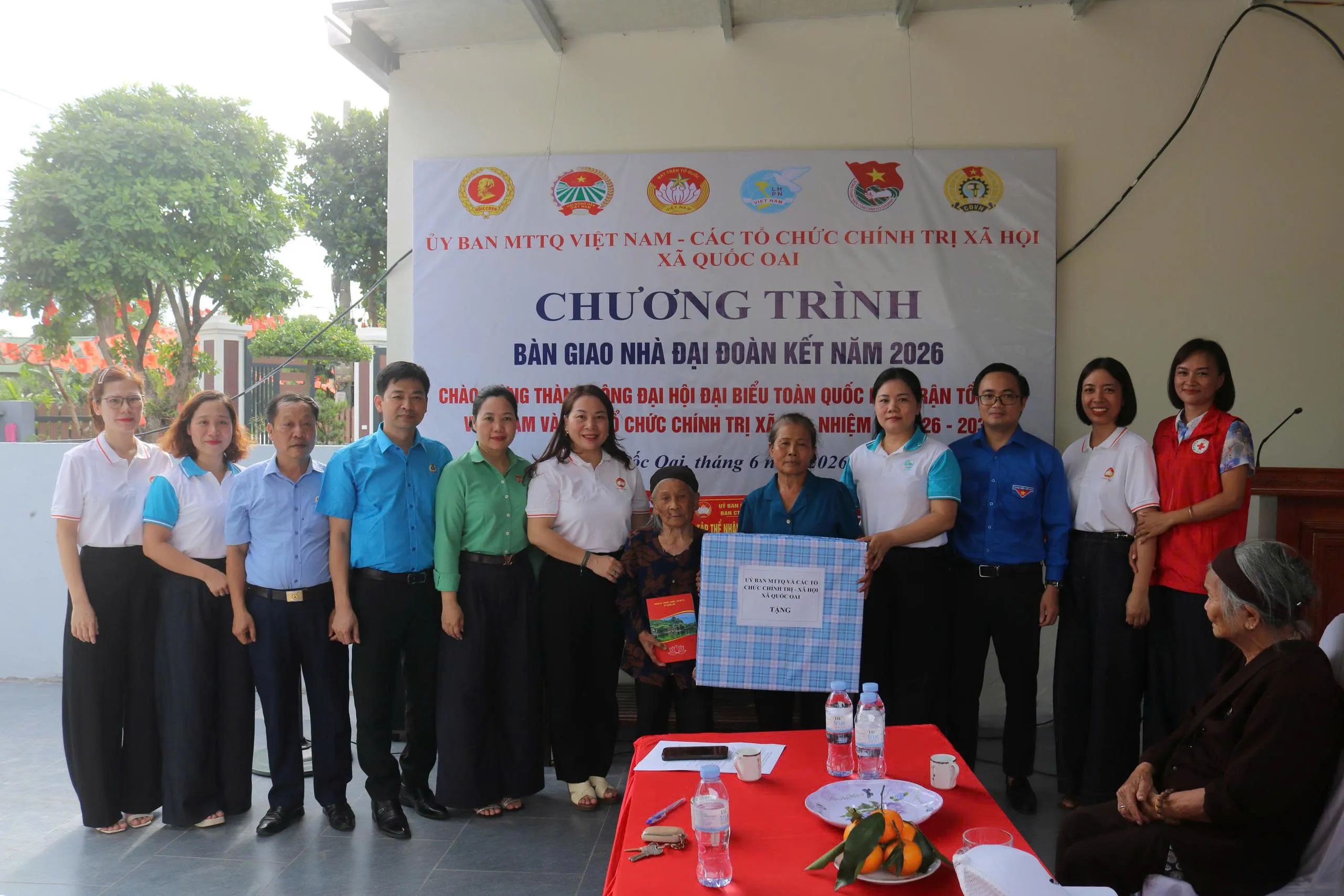 Trao Nhà Đại đoàn kết cho vợ liệt sĩ  tại Quốc Oai