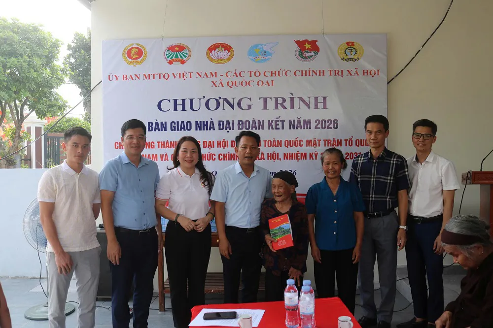Trao Nhà Đại đoàn kết cho vợ liệt sĩ  tại Quốc Oai