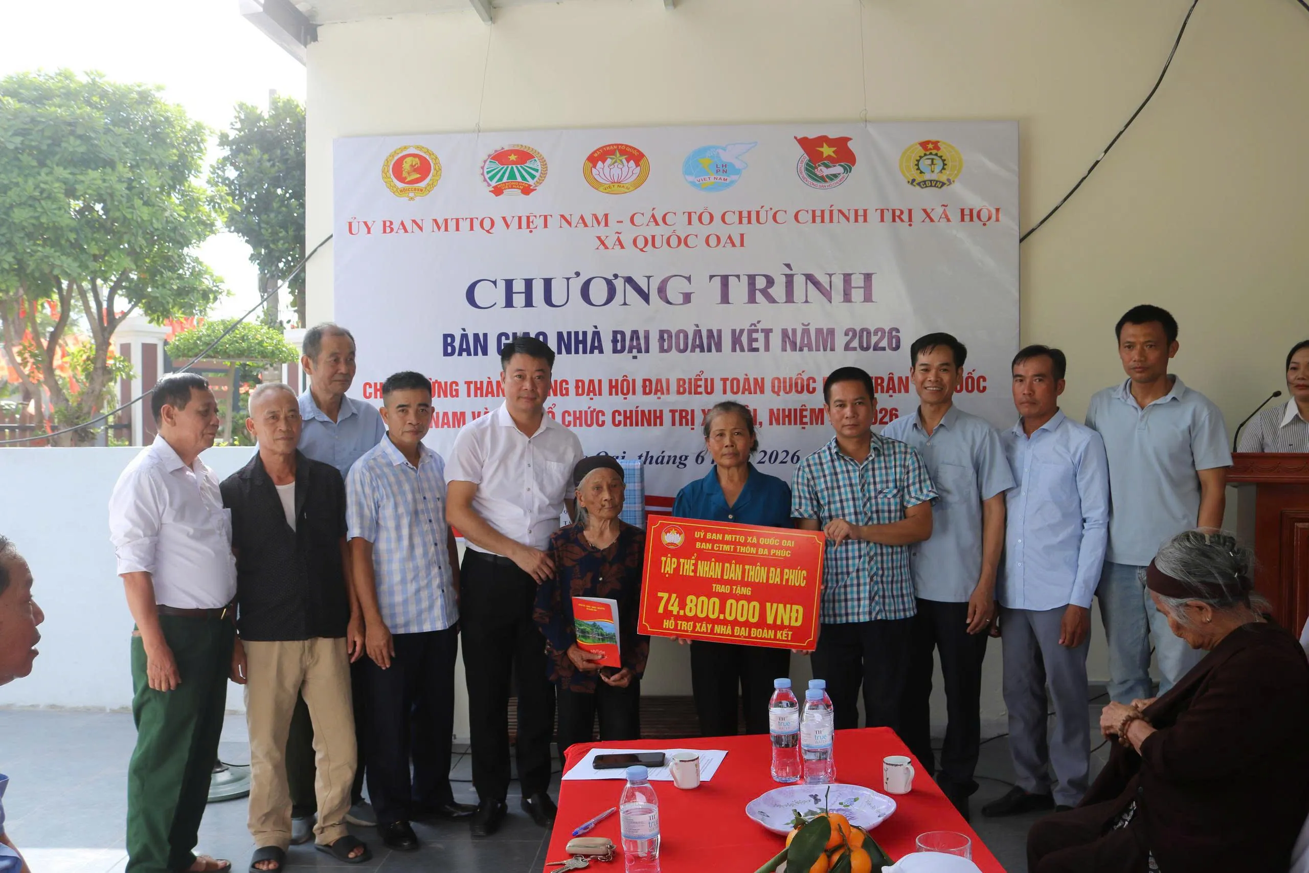 Trao Nhà Đại đoàn kết cho vợ liệt sĩ  tại Quốc Oai