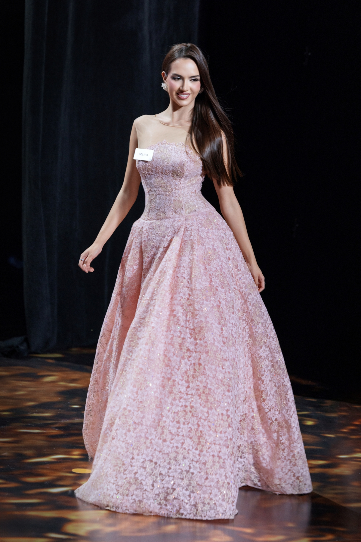 Bộ sưu tập The Aura of Elise sáng chói trong đêm thi Top Model của Miss World 2026