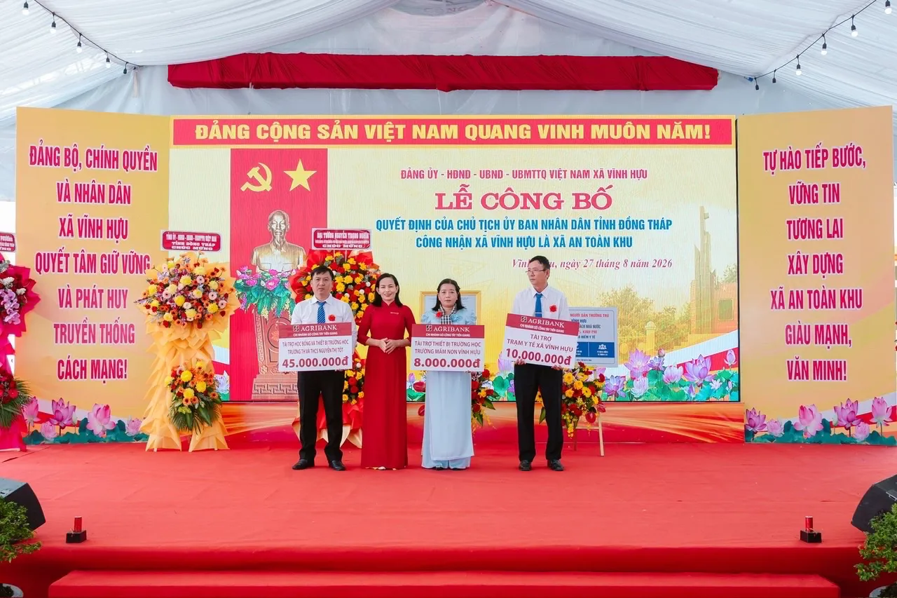 Trọn vẹn niềm vui ngày khai trường: Agribank nối dài hành trình
