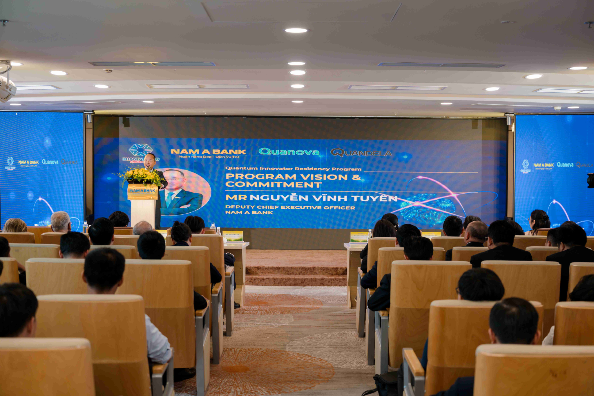 Nam A Bank tham gia phát triển nhân lực khoa học lượng tử