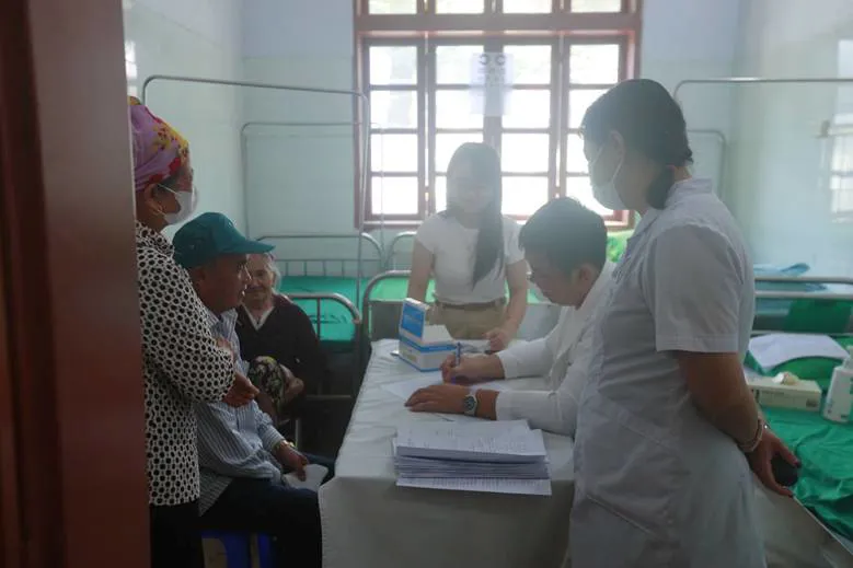 Bệnh viện đa khoa khu vực Vân Hồ - cơ sở Thảo Nguyên Khám sức khỏe định kỳ miễn phí cho người có công và người khuyết tật
