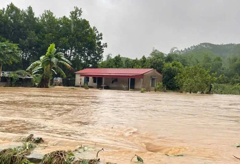 Tỉnh Quảng Ninh chìm trong mưa lớn, nhiều địa phương ngập úng