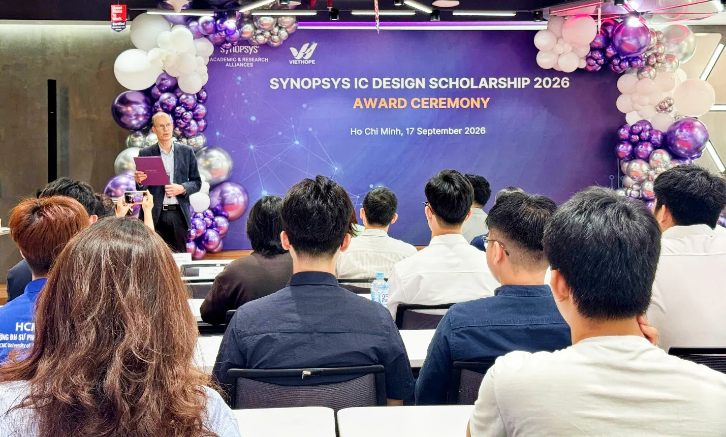 Synopsys và VietHope: Tổ chức Lễ trao Học bổng Thiết kế Vi mạch Synopsys 2026