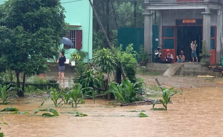 Tỉnh Quảng Ninh chìm trong mưa lớn, nhiều địa phương ngập úng