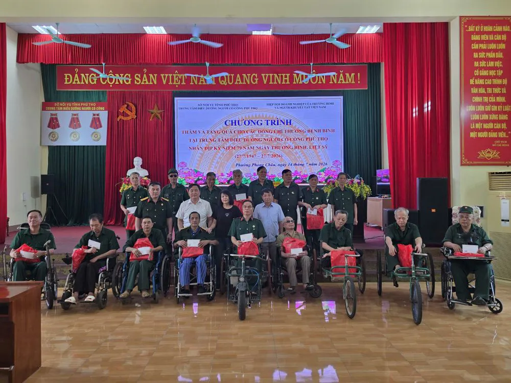 Thăm hỏi TT Điều dưỡng người có công tỉnh Phú Thọ nhân Kỷ niệm 79 năm Ngày Thương binh - Liệt Sỹ 27/7