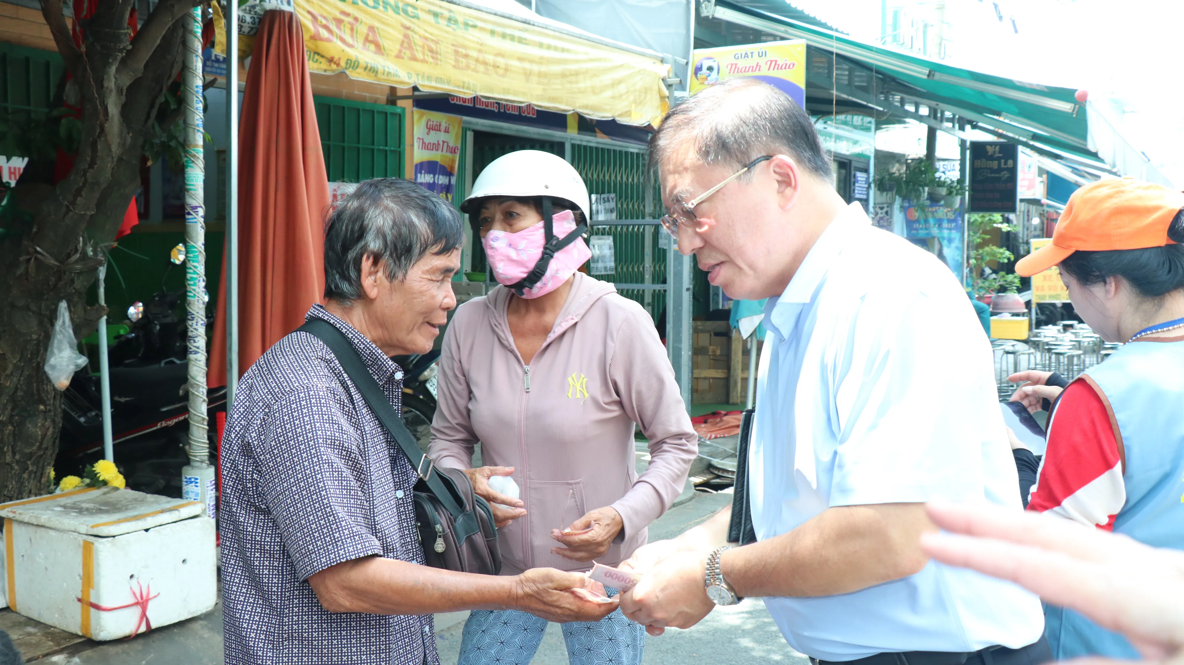 TP.HCM: Trao quà cho người khiếm thị và khuyết tật các tỉnh phía Nam