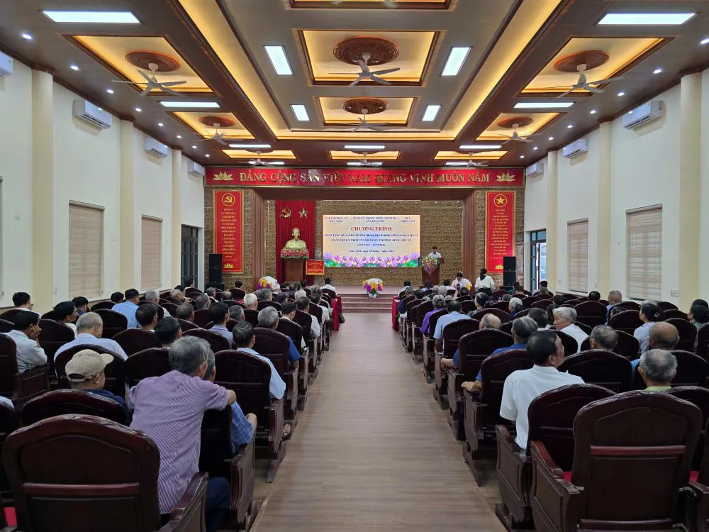 Trao quà tri ân người có công với cách mạng tại xã Giao Ninh