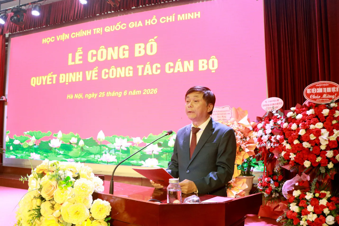 Lễ công bố quyết định bổ nhiệm lại Giám đốc và bổ nhiệm Phó Giám đốc thường trực Học viện Báo chí và Tuyên truyền