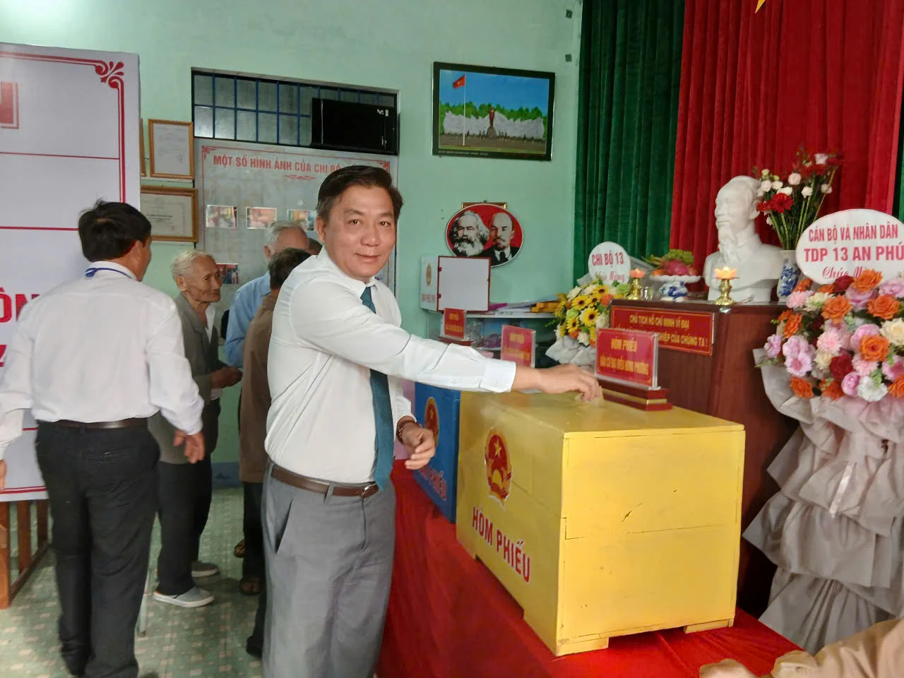 Cử tri phường An Khê (Gia Lai) tích cực tham gia bầu cử