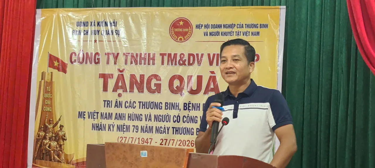 Công ty TNHH Thương mại và Dịch vụ ViNA tri ân các gia đình chính sách dịp 27/7
