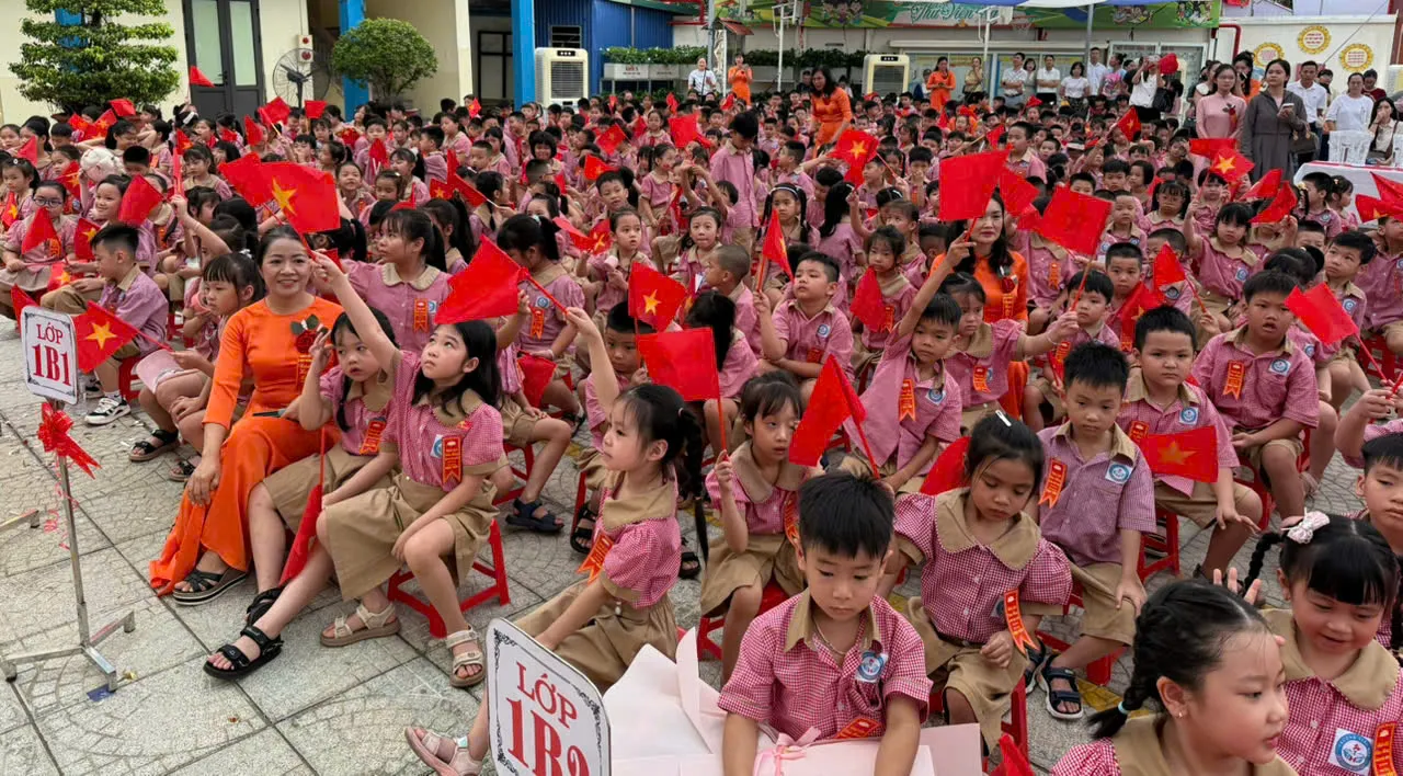 Hơn 1,1 triệu học sinh TP.Hải Phòng rộn ràng trong ngày khai trường