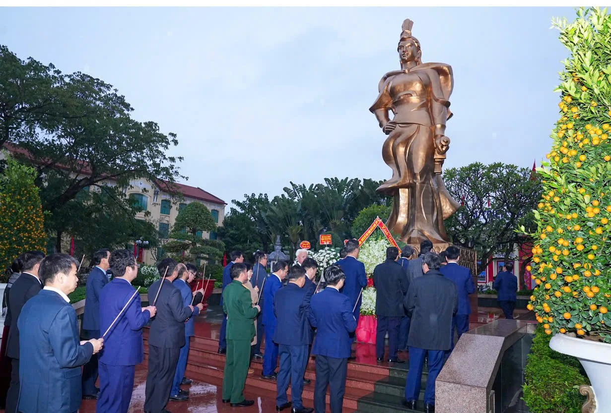 Lãnh đạo TP.Hải Phòng dâng hương tưởng niệm lãnh tụ Đảng, Nhà nước và các Di tích lịch sử trên địa bàn thành phố