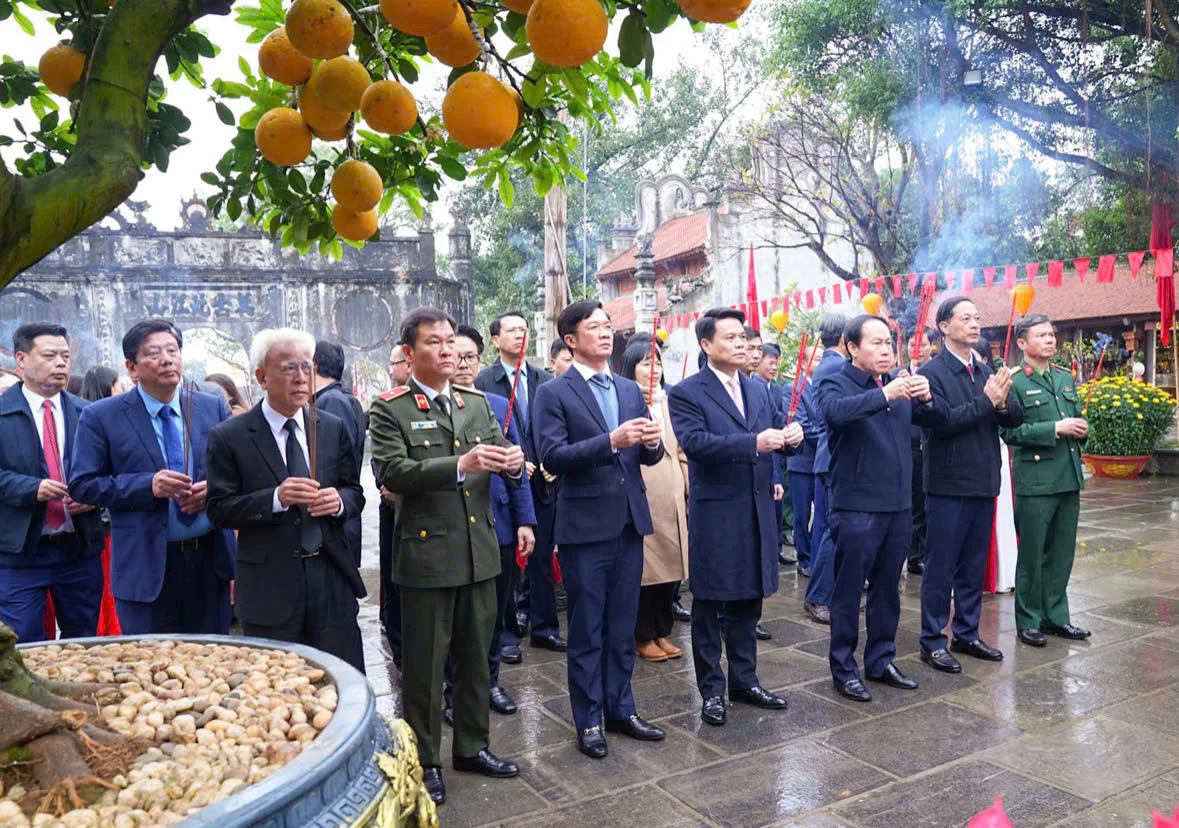 Lãnh đạo TP.Hải Phòng dâng hương tưởng niệm lãnh tụ Đảng, Nhà nước và các Di tích lịch sử trên địa bàn thành phố