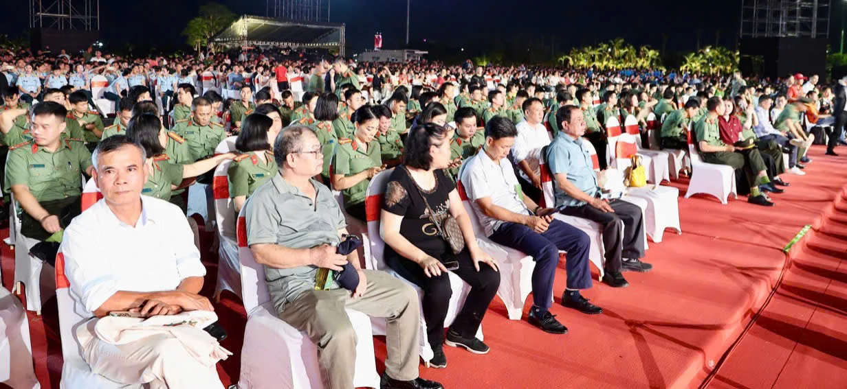 Sôi nổi đêm Gala “Tổ quốc bình yên - Hải Phòng rực sáng”