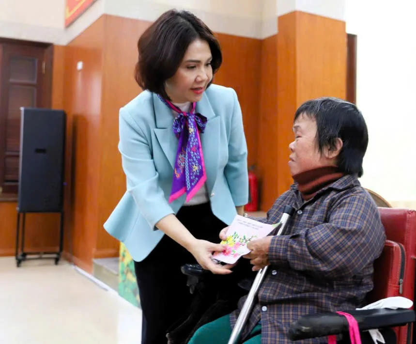 Phường An Dương trao tặng hàng nghìn suất quà cho các gia đình chính sách và người có hoàn cảnh khó khăn dịp Tết Nguyên đán