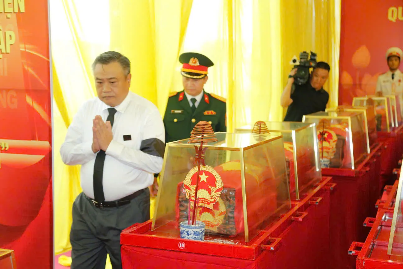 TP.Hải Phòng thành kính lễ viếng, truy điệu, an táng hài cốt liệt sĩ và đồng bào tử nạn