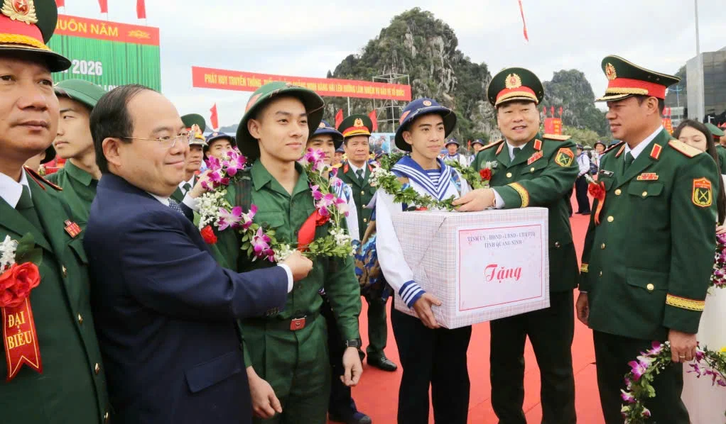 Quảng Ninh: Long trọng tổ chức Lễ tiễn bước thanh niên ưu tú lên đường bảo vệ Tổ Quốc