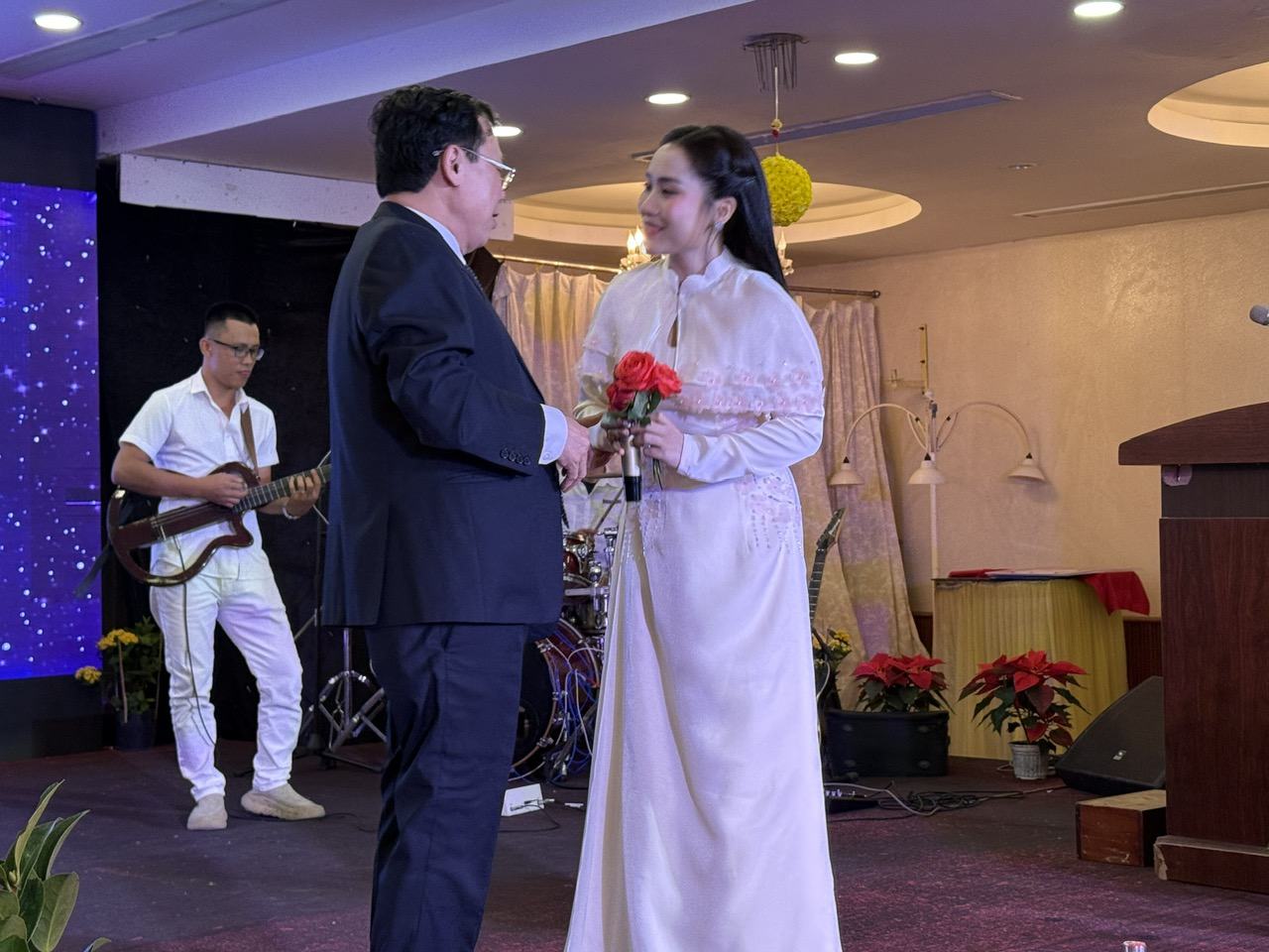 “Thành phố ngàn hoa”- giai điệu của sương trắng và tình yêu