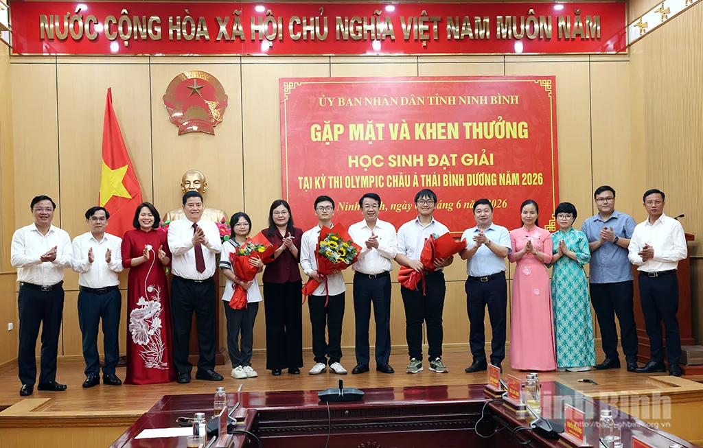 Ninh Bình: Gặp mặt, khen thưởng 3 học sinh đoạt giải tại kỳ thi Olympic Châu Á Thái Bình Dương năm 2026