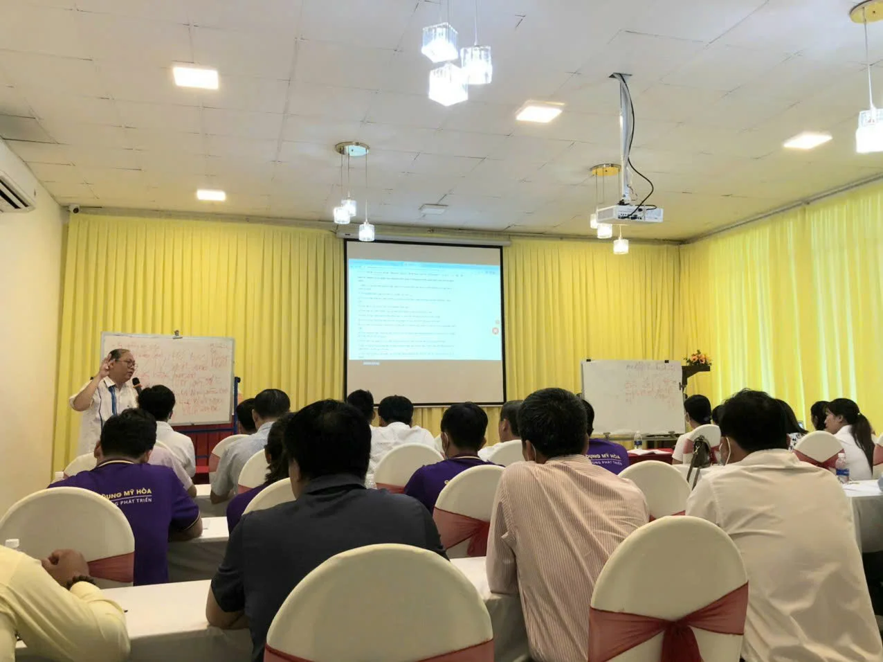 Kỷ niệm 75 năm Ngân hàng Việt Nam - Hành trình niềm tin, khát vọng và một đời gắn bó