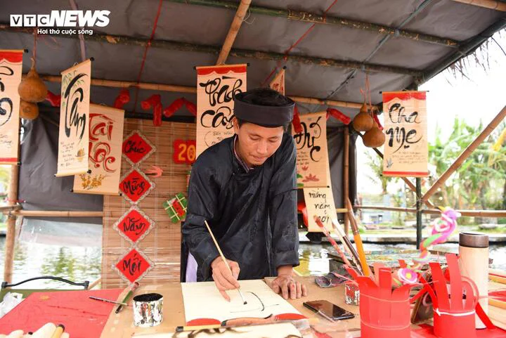 Đông Đô Village thu hút khách du lịch bởi những làn điệu quan họ