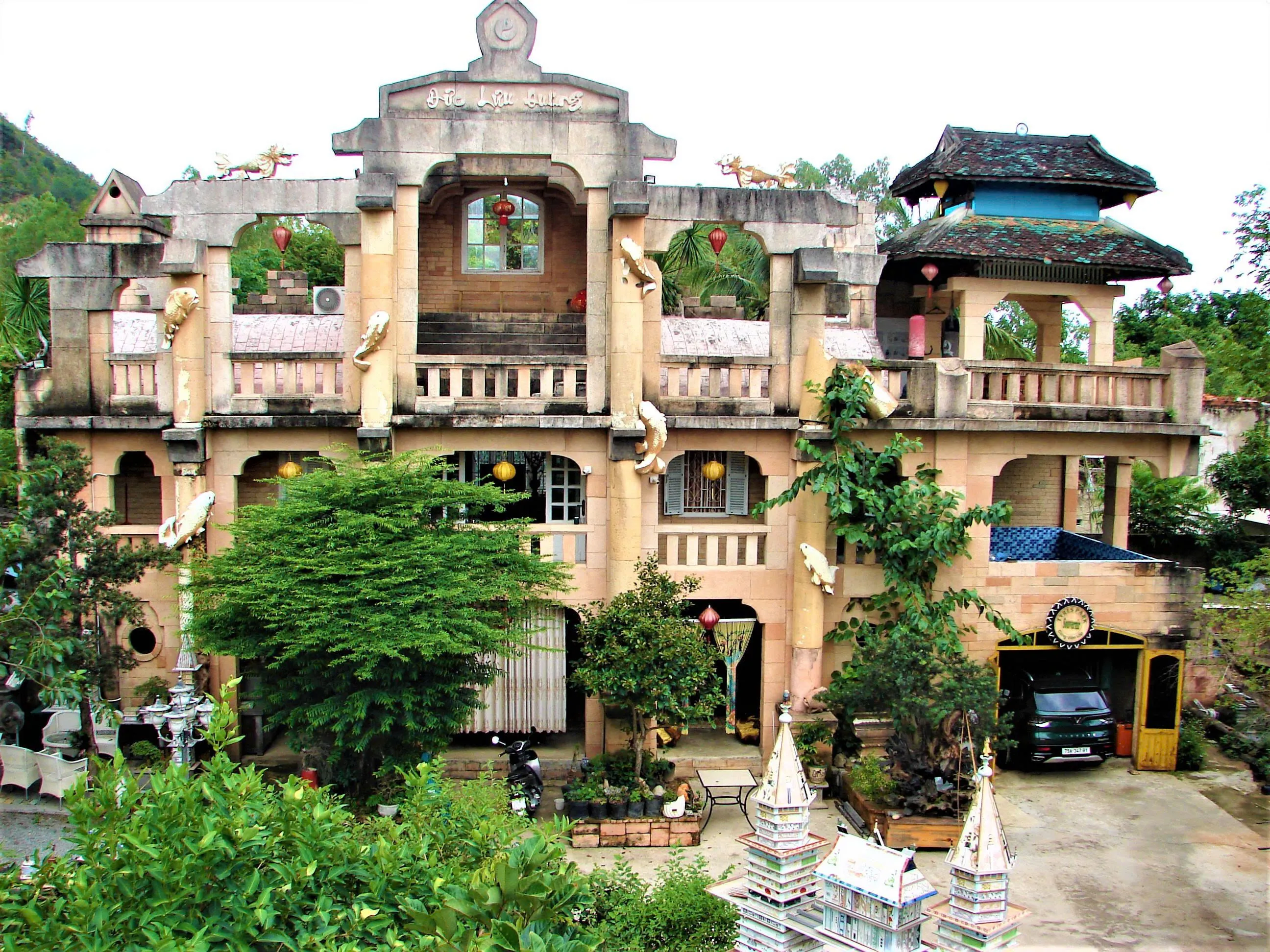 Người xây “căn hộ” nuôi ong dú