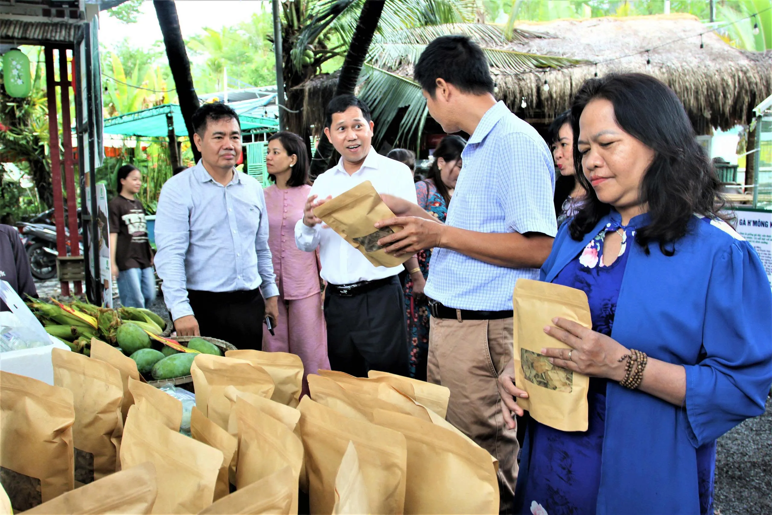 Khánh Vĩnh khai trương mô hình không gian nông sản sạch
