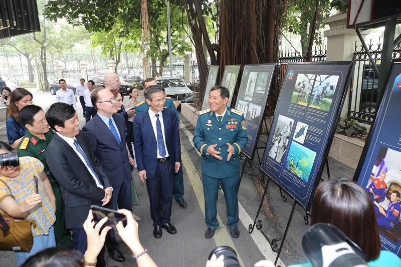 Trưng bày nhiều tư liệu quý về chuyến bay vũ trụ đầu tiên của người Việt Nam