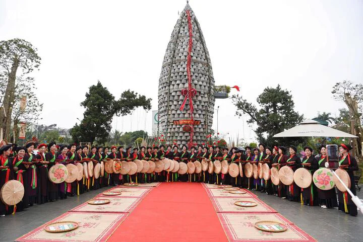Đông Đô Village thu hút khách du lịch bởi những làn điệu quan họ