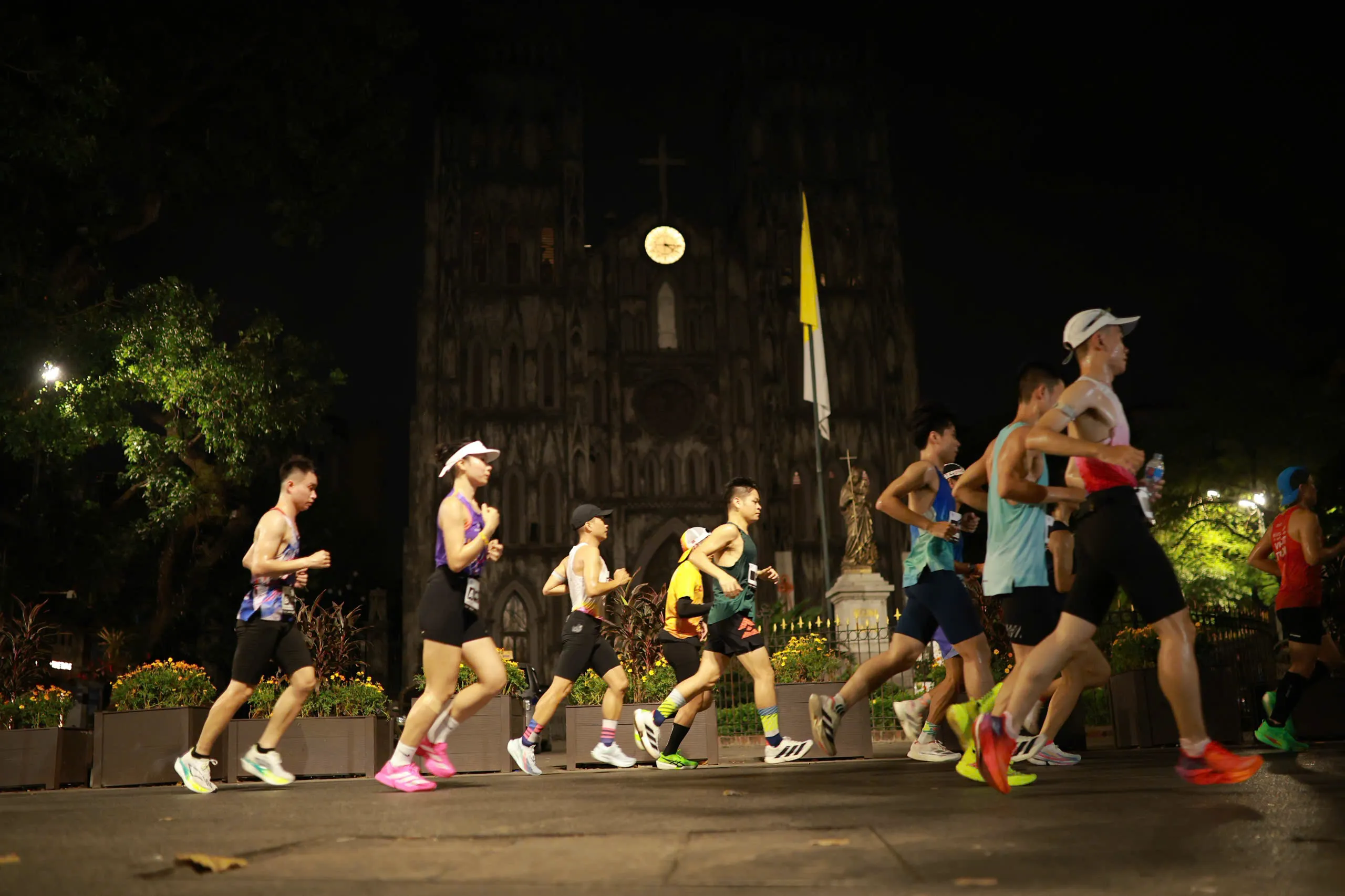 Hà Nội năng động qua những khoảnh khắc Marathon
